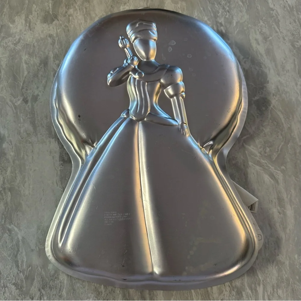 Vintage Barbie Cake Pan‎